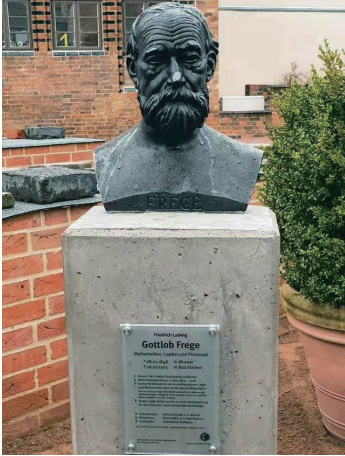 弗雷格故乡维斯马的弗雷格铜像（2009），耶拿大学和柏林也各有一尊